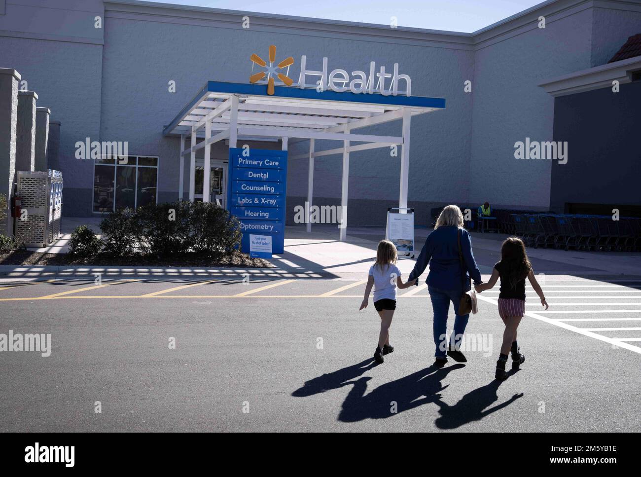 Walmart supercenters hires stock photography and images Alamy