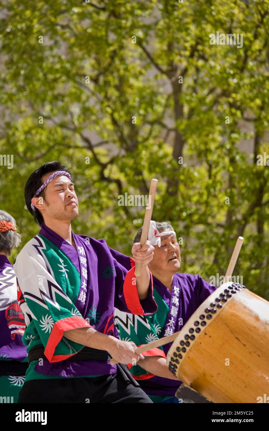 Japanese Taiko Drummers V Stock Photo Alamy