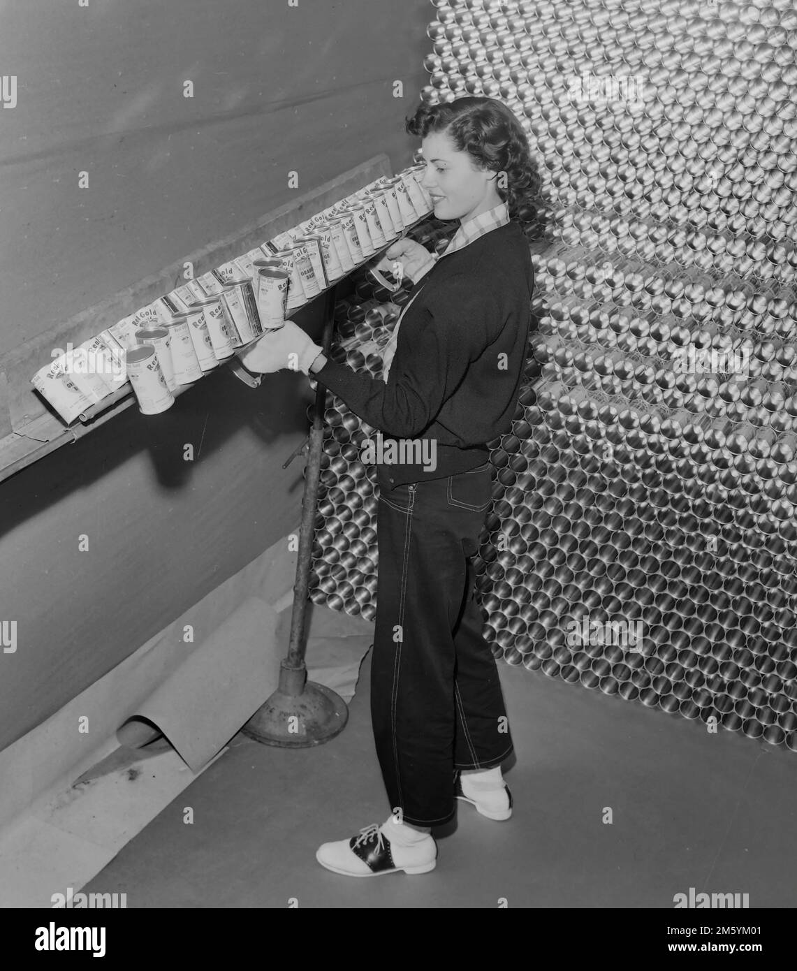 Food can manufacturing in Southern California, ca. 1958. Stock Photo