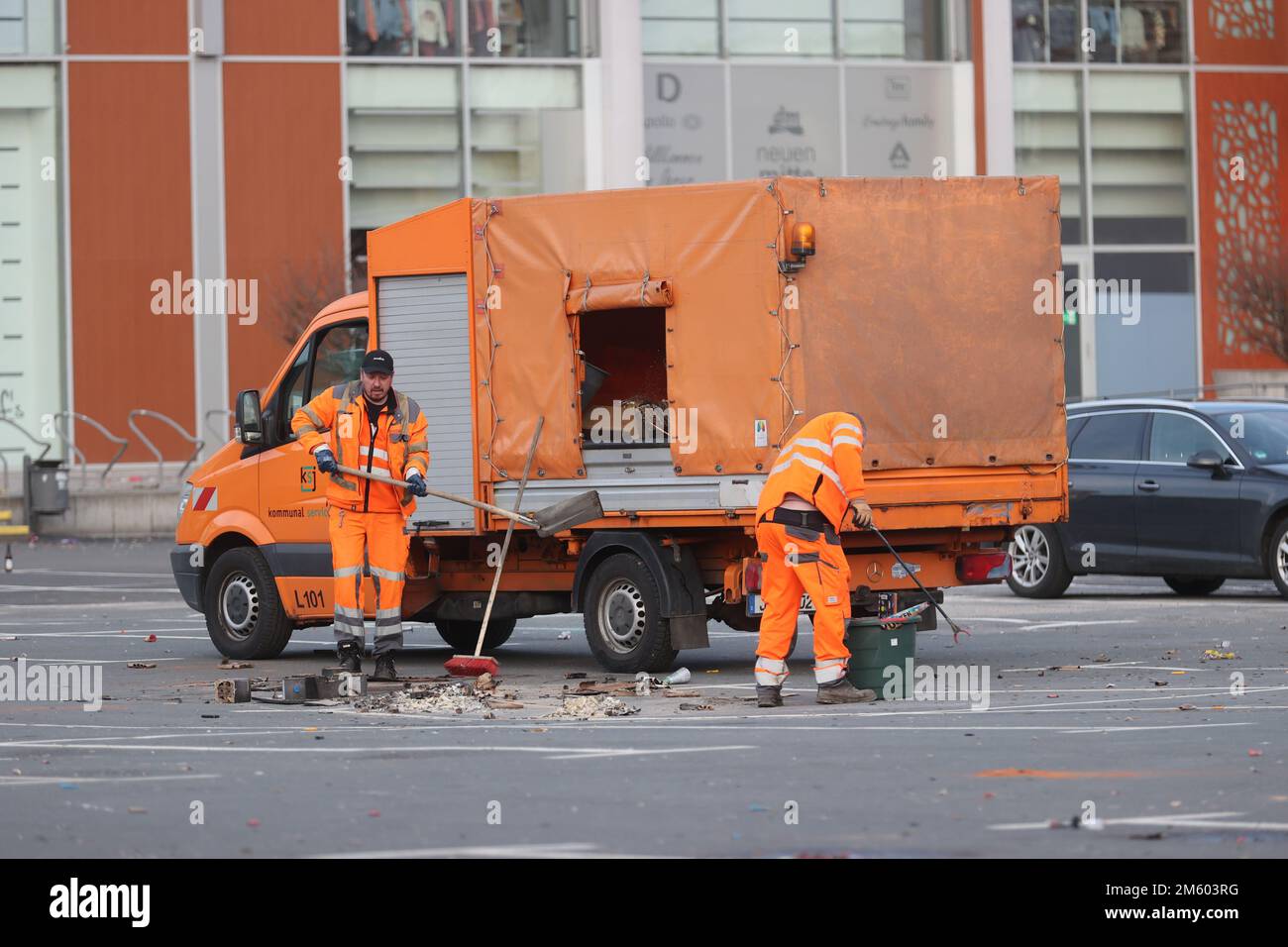 Jena, Germany. 01st Jan, 2023. Employees of the municipal municipal service remove remains of fireworks on the Eichplatz in the center. According to the regional police directorate, there was a high volume of operations on New Year's Eve. Credit: Bodo Schackow/dpa/Alamy Live News Stock Photo