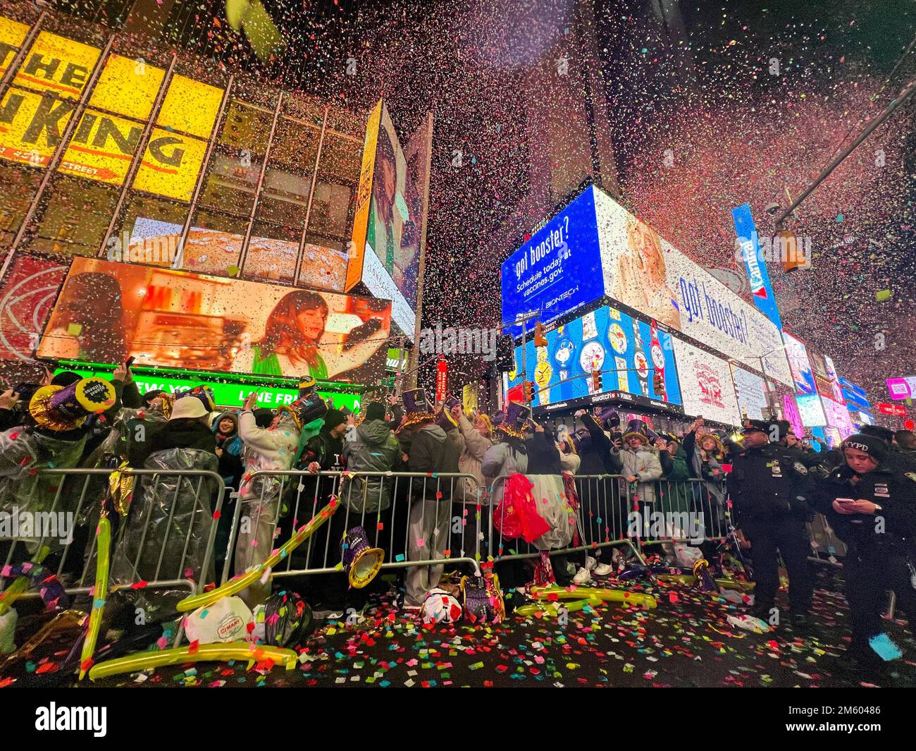 New York, New York, USA. 1st Jan, 2023. Revelers wait for the ball drop during New Year's Eve celebrations in Times Square on December 31, 2022 in New York City. (Credit Image: © Ryan Rahman/Pacific Press via ZUMA Press Wire) Stock Photo