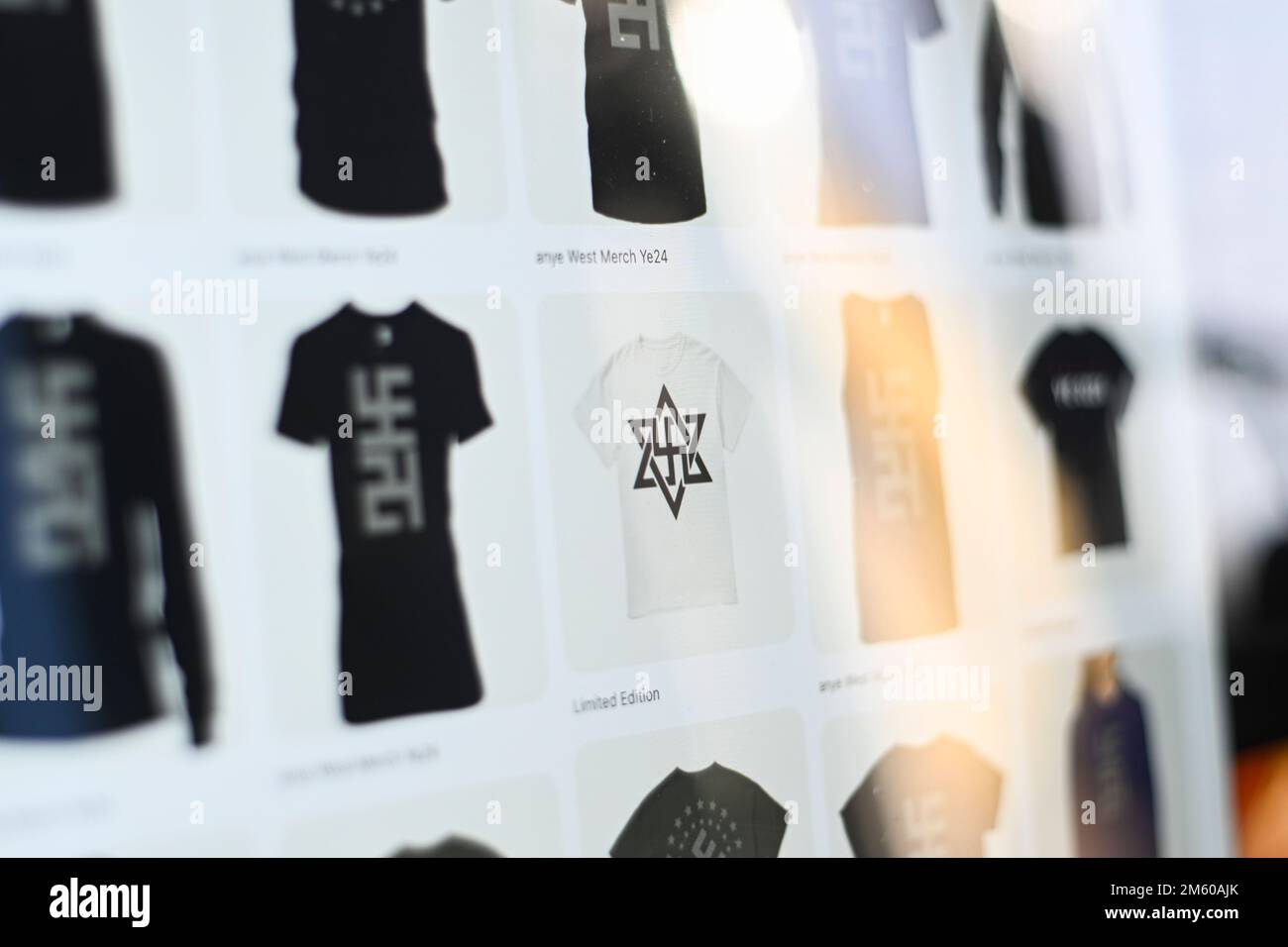 Marca ropa kanye west hotsell