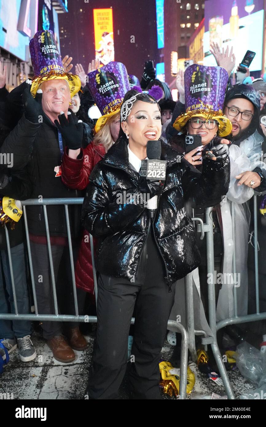 New York, USA. 30th Dec, 2022. Liza Koshy co hosts New York Rockin
