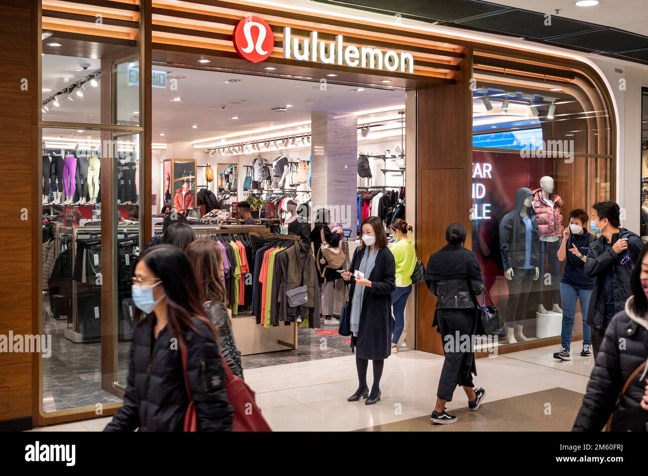 Hong Kong, China. 31st Dec, 2022. Shoppers walk past the Canadian sportswear clothing band, Lululemon store in Hong Kong. (Photo by Sebastian Ng/SOPA Images/Sipa USA) Credit: Sipa USA/Alamy Live News Stock Photo