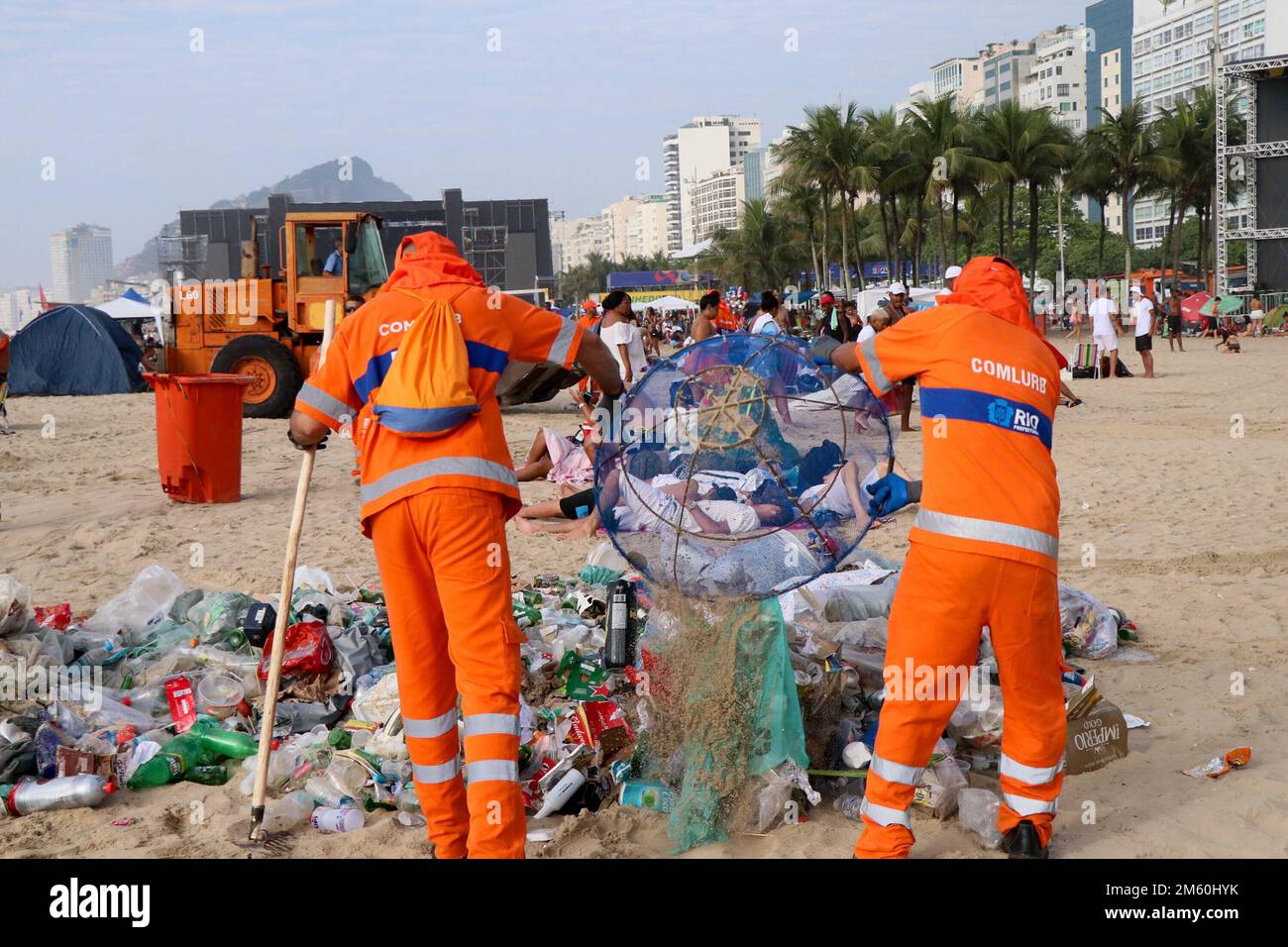 Rio de Janeiro, Rio de Janeiro, Brasil. 1st Jan, 2023. (INT) Workers