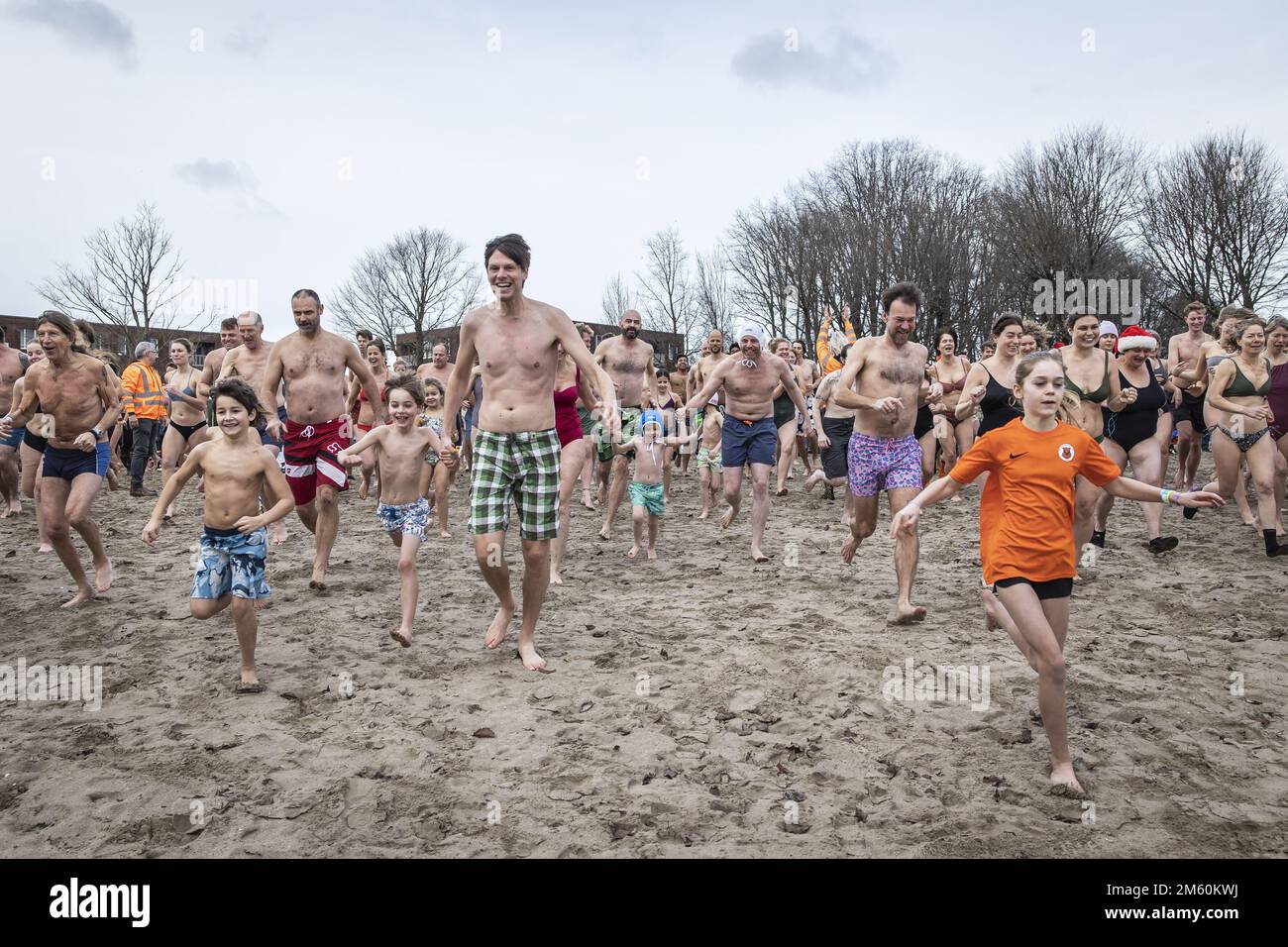 Amsterdam, January 1, 2023 - NEW YEAR'S DIVE. Participants run to the water. The traditional Unoxless New Year's Dive in the Sloterplas in Amsterdam. It's not that cold this year. Photo ANP Dingena Mol netherlands out - belgium out Stock Photo
