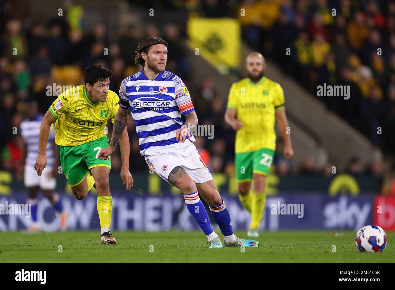 Jeff Hendrick of Reading and Marcelino Nunez of Norwich City - Norwich City v Reading, Sky Bet Championship, Carrow Road, Norwich, UK - 30th December 2022  Editorial Use Only - DataCo restrictions apply Stock Photo