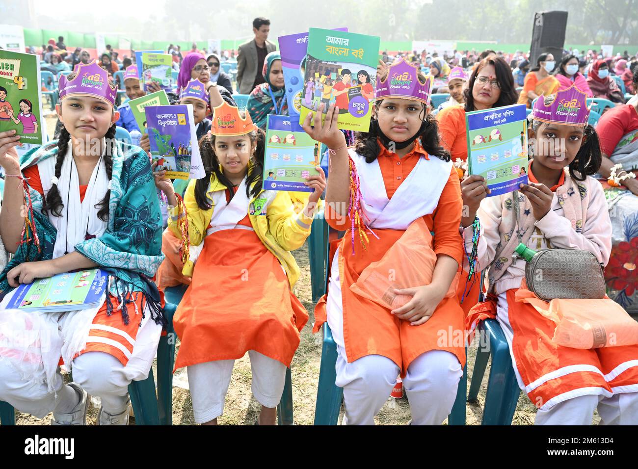 Dhaka, Bangladesh. 1st Jan 2023. Student celebrate with new textbooks ...