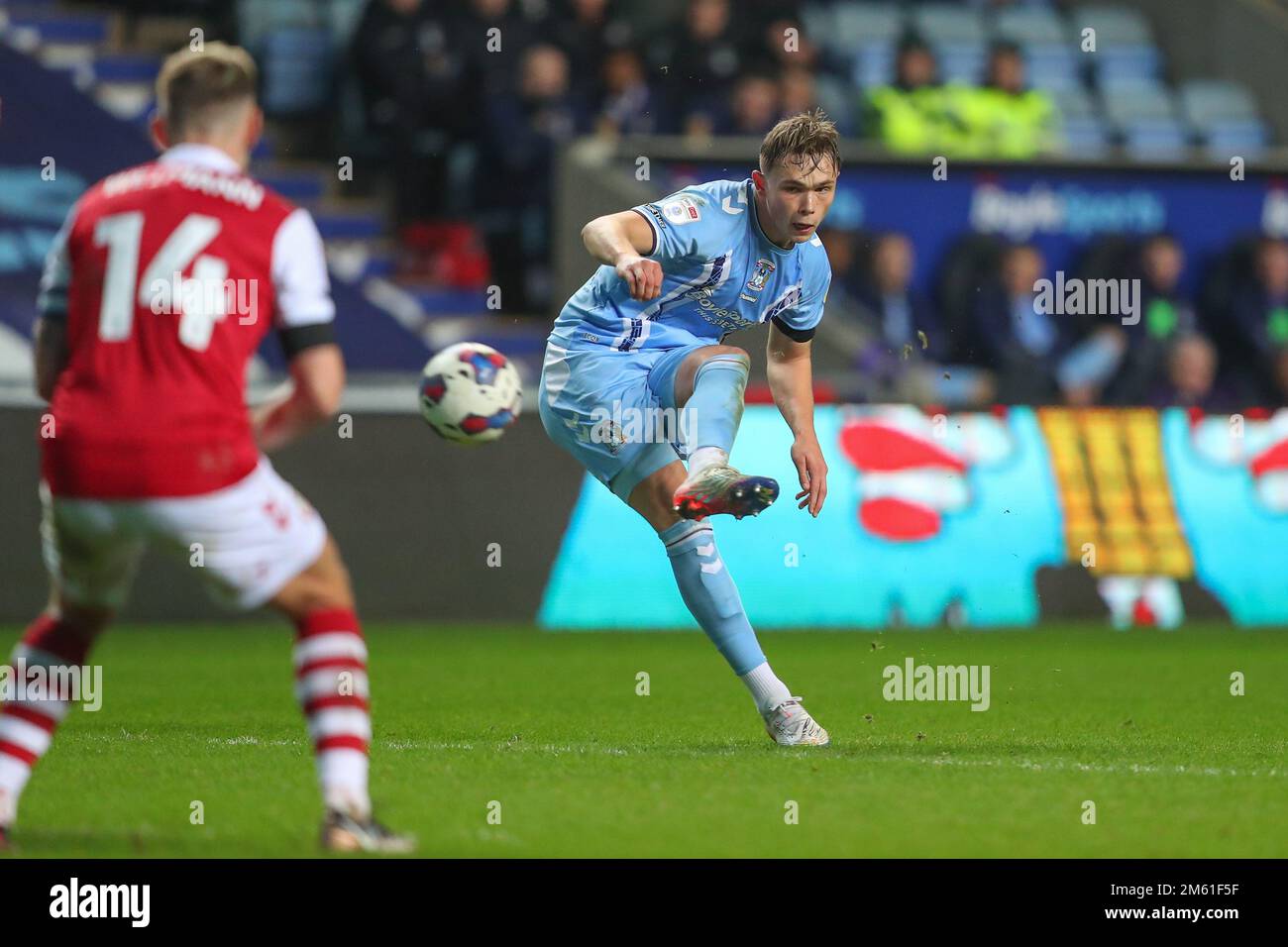 Callum Doyle #3 of Coventry City has a shot at goal during the Sky Bet Championship match Coventry City vs Bristol City at Coventry Building Society Arena, Coventry, United Kingdom, 1st January 2023  (Photo by Gareth Evans/News Images) in Coventry, United Kingdom on 1/1/2023. (Photo by Gareth Evans/News Images/Sipa USA) Stock Photo