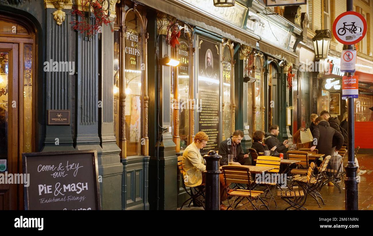 Typical British Pub in London - LONDON, UK - DECEMBER 20, 2022 Stock ...