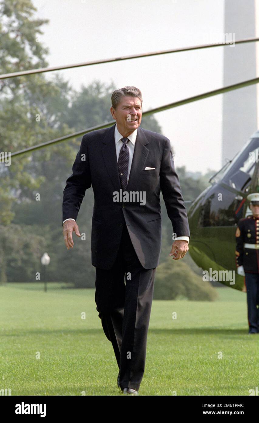 9-17-1987 President Reagan during his arrival via Marine One to the White House on the South Lawn President Ronald Reagan during his arrival via Marine One to the White House on the South Lawn, 17 September 1987 Stock Photo
