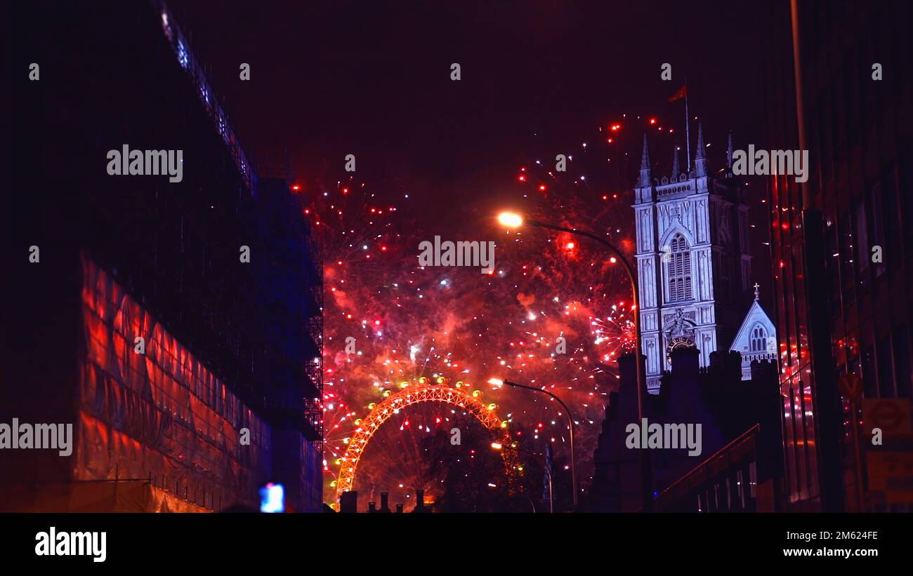 Annual london eye fireworks hires stock photography and images Alamy