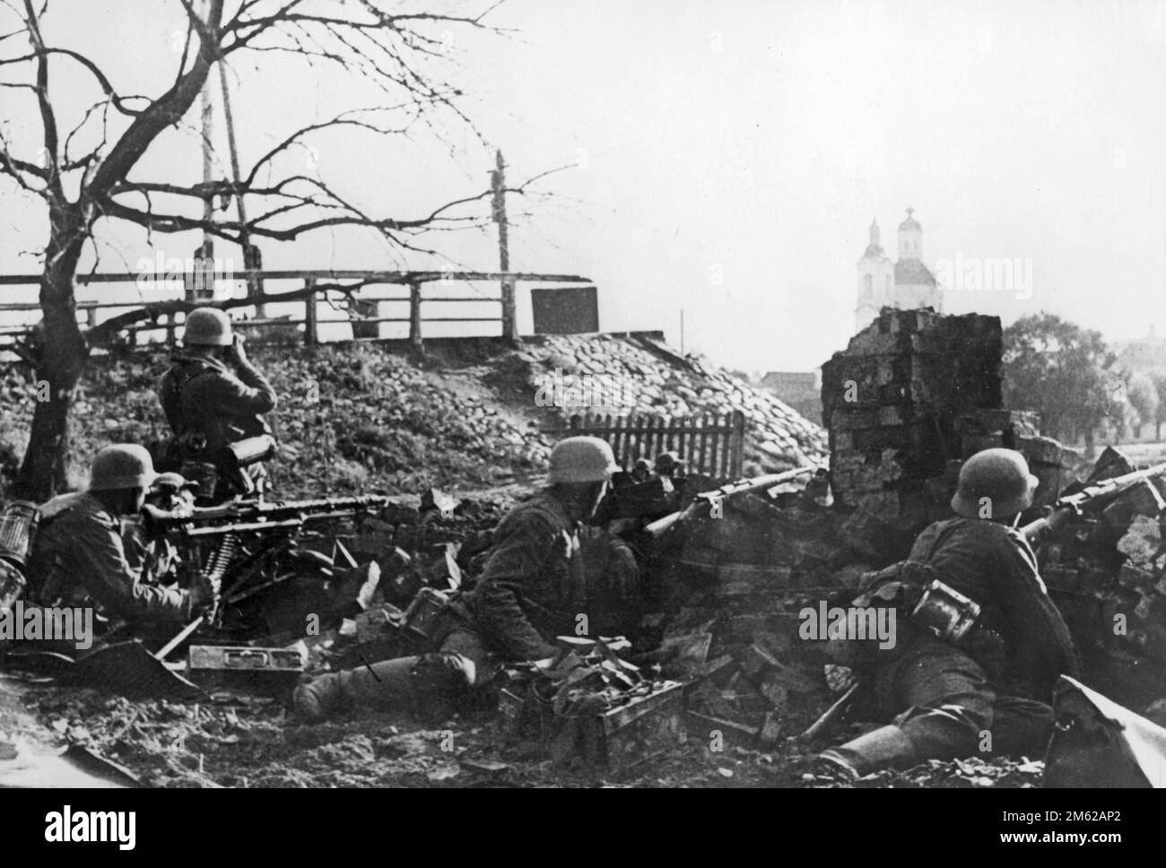 German infantry position with MG-34 machine gun near the church during the battle for the town of Velikie Luki in northern Russia during Operation Barbarossa, the nazi invasion of the Soviet Union. Stock Photo