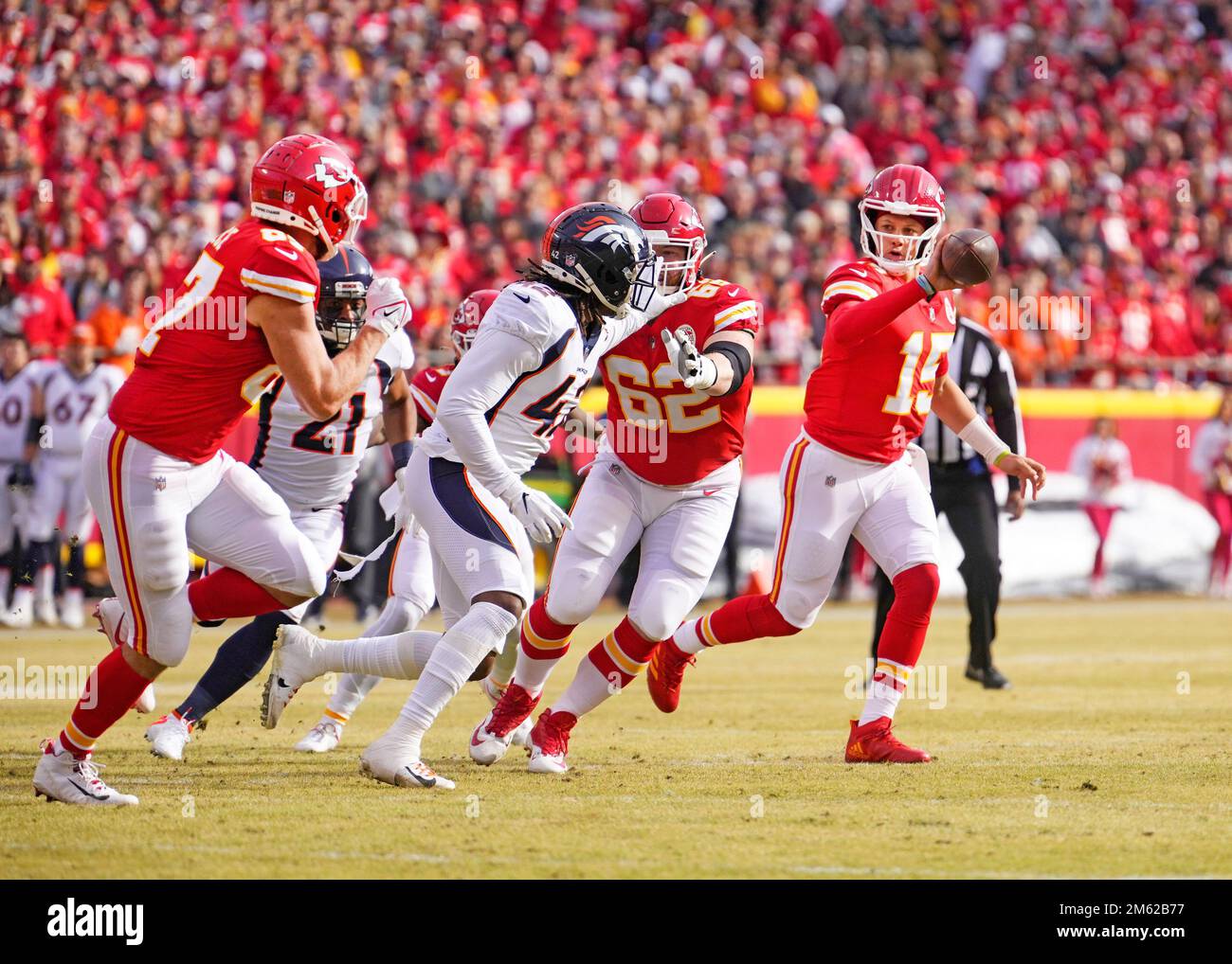 Travis kelce 2022 hi-res stock photography and images - Alamy