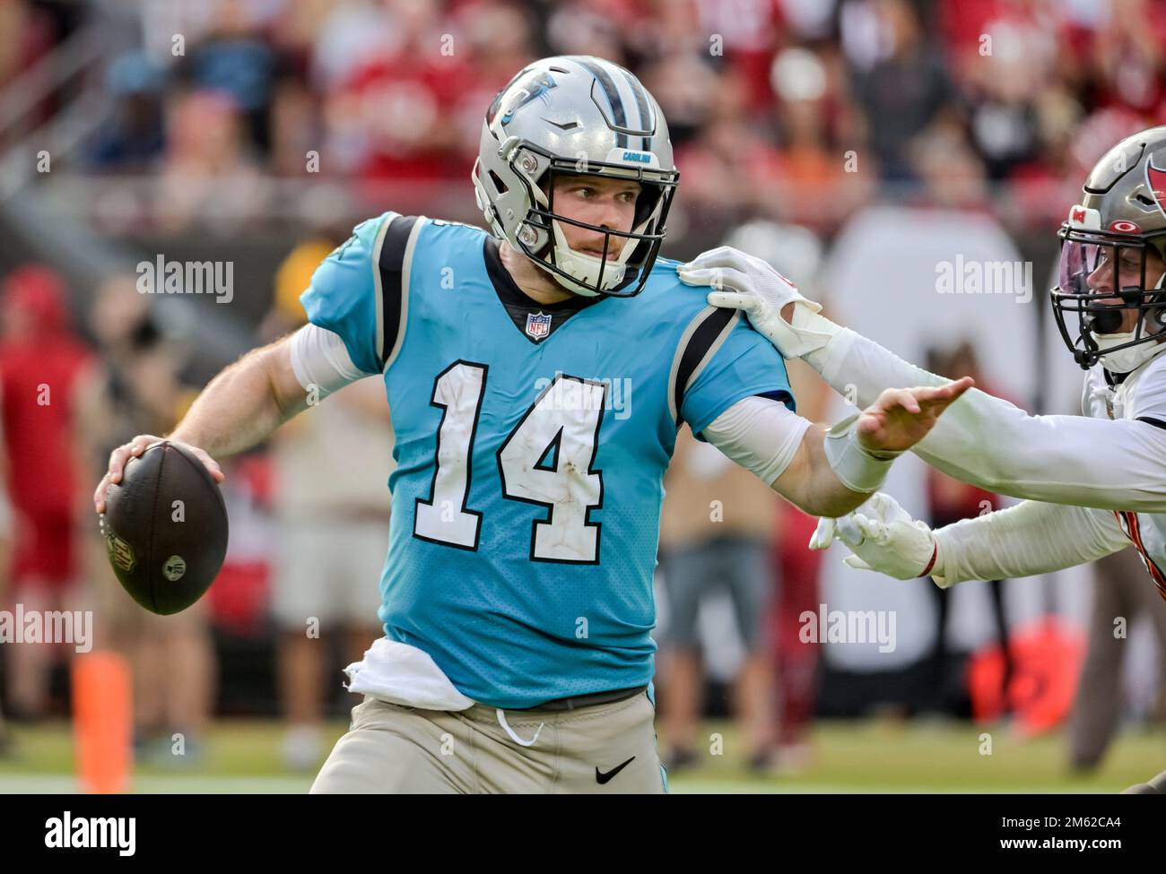 Tampa, United States. 01st Jan, 2023. Tampa Bay Buccaneers linebacker Joe Tryon-Shoyinka (R) pressures Carolina Panthers quarterback Sam Darnold (14) during the second half at Raymond James Stadium in Tampa, Florida on Sunday, January 1, 2023. The Buccaneers clinched the NFC South with a 30-24 win over the Panthers. Photo by Steve Nesius/UPI. Credit: UPI/Alamy Live News Stock Photo