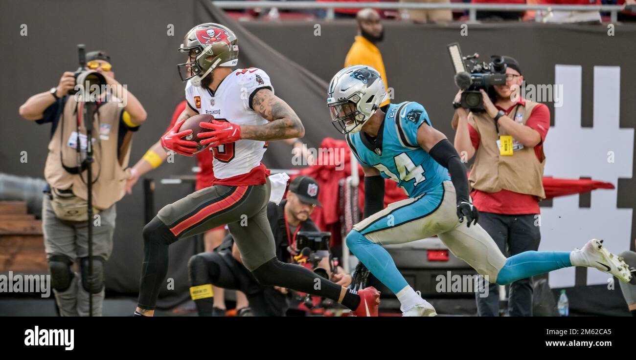 Tampa, United States. 01st Jan, 2023. Tampa Bay Buccaneers wide receiver Mike Evans (13) beats Carolina Panthers cornerback CJ Henderson (24) on a touchdown reception during the second half at Raymond James Stadium in Tampa, Florida on Sunday, January 1, 2023. The Buccaneers clinched the NFC South with a 30-24 win over the Panthers. Photo by Steve Nesius/UPI. Credit: UPI/Alamy Live News Stock Photo