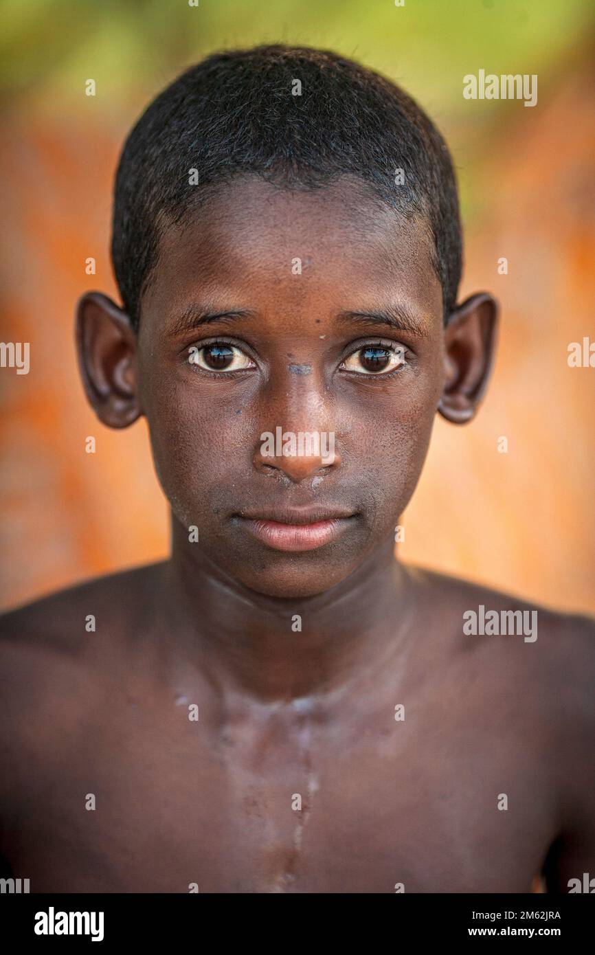 Boy with no shirt hi-res stock photography and images - Alamy