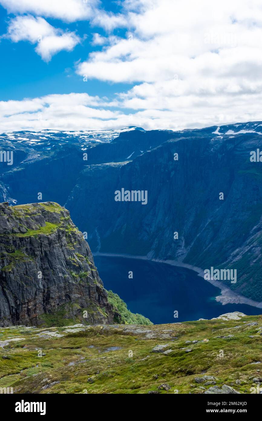 Amazing cliff over the Ringedalsvatnet lake in Trolltunga mounatin area ...