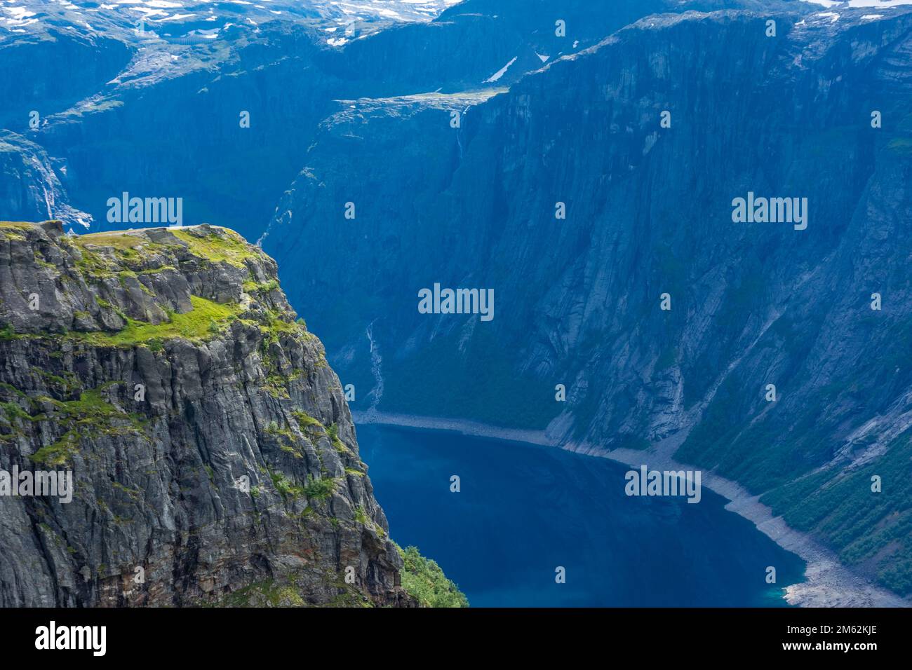 Amazing cliff over the Ringedalsvatnet lake in Trolltunga mounatin area ...