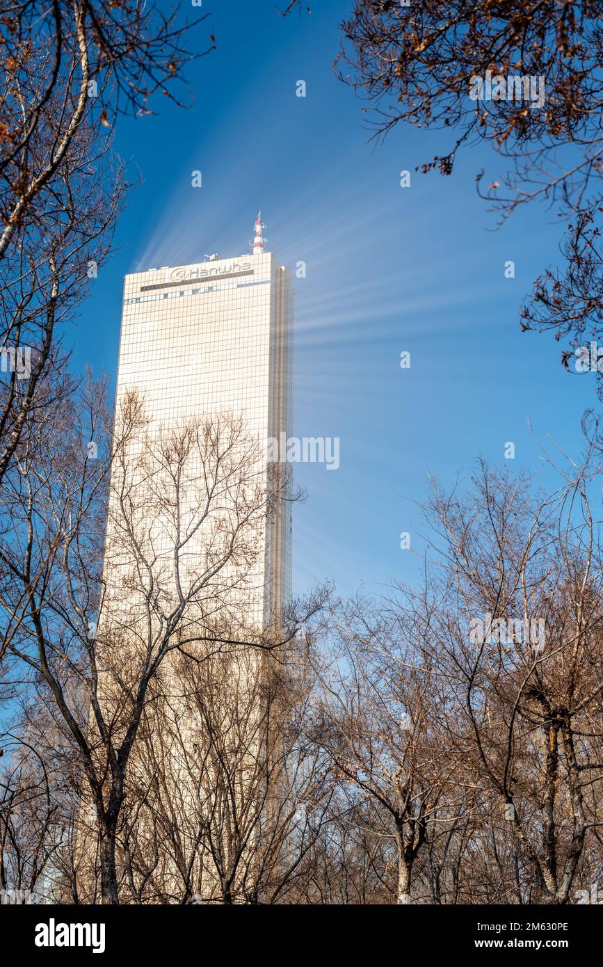 Sunlight reflecting from the gold-tinted glass of the 63 Square building skyscraper on Yeouido island in Seoul, South Korea on 1 January 2023 Stock Photo