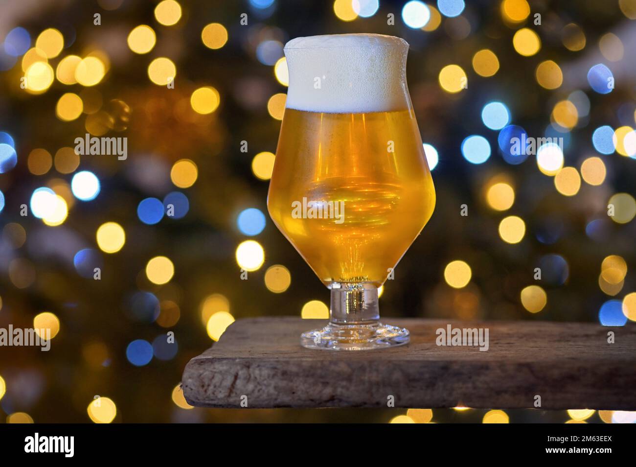 Closeup Pint Of Beer and Bokef Lights Shoot in Studio Stock Photo - Alamy