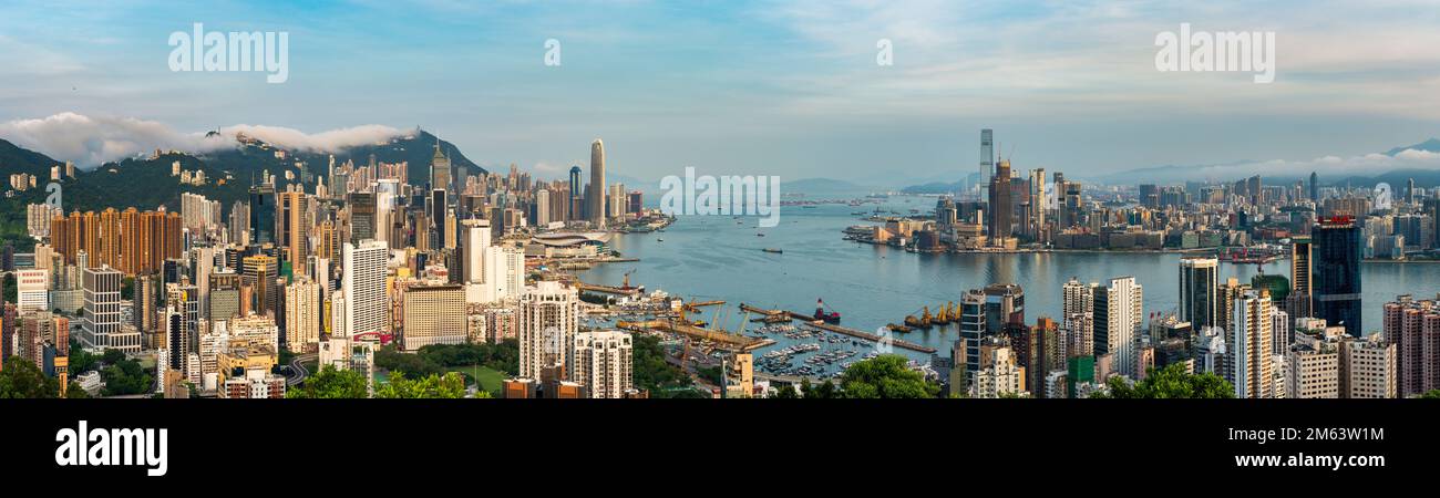 Hi-resolution panorama of Hong Kong Island, Victoria Harbour and Kowloon at sunrise, looking west from Braemar Hill, 2016 (150Mpx) Stock Photo