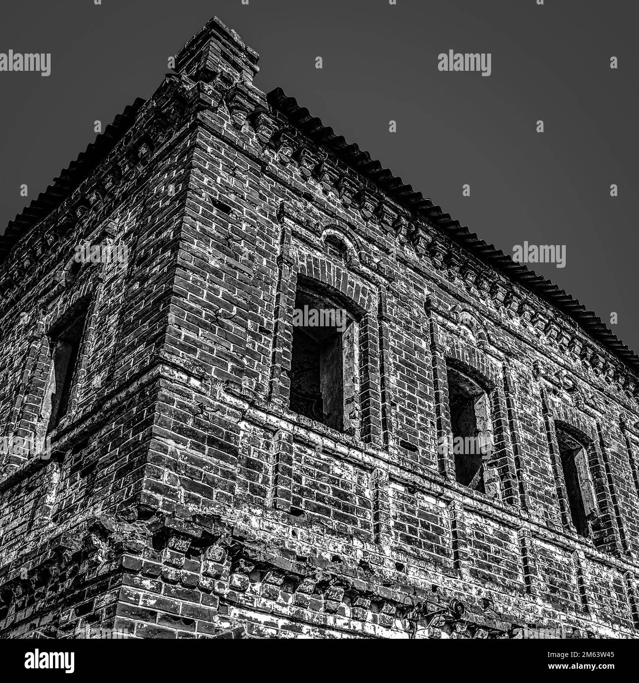 Abandoned buildings facade architecture Black and White Stock Photos