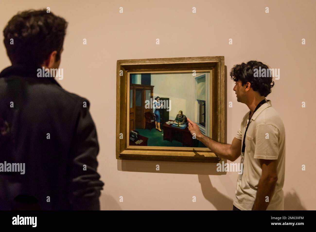 Curator explaining the paintin Office at Night, 1940, Edward Hopper's