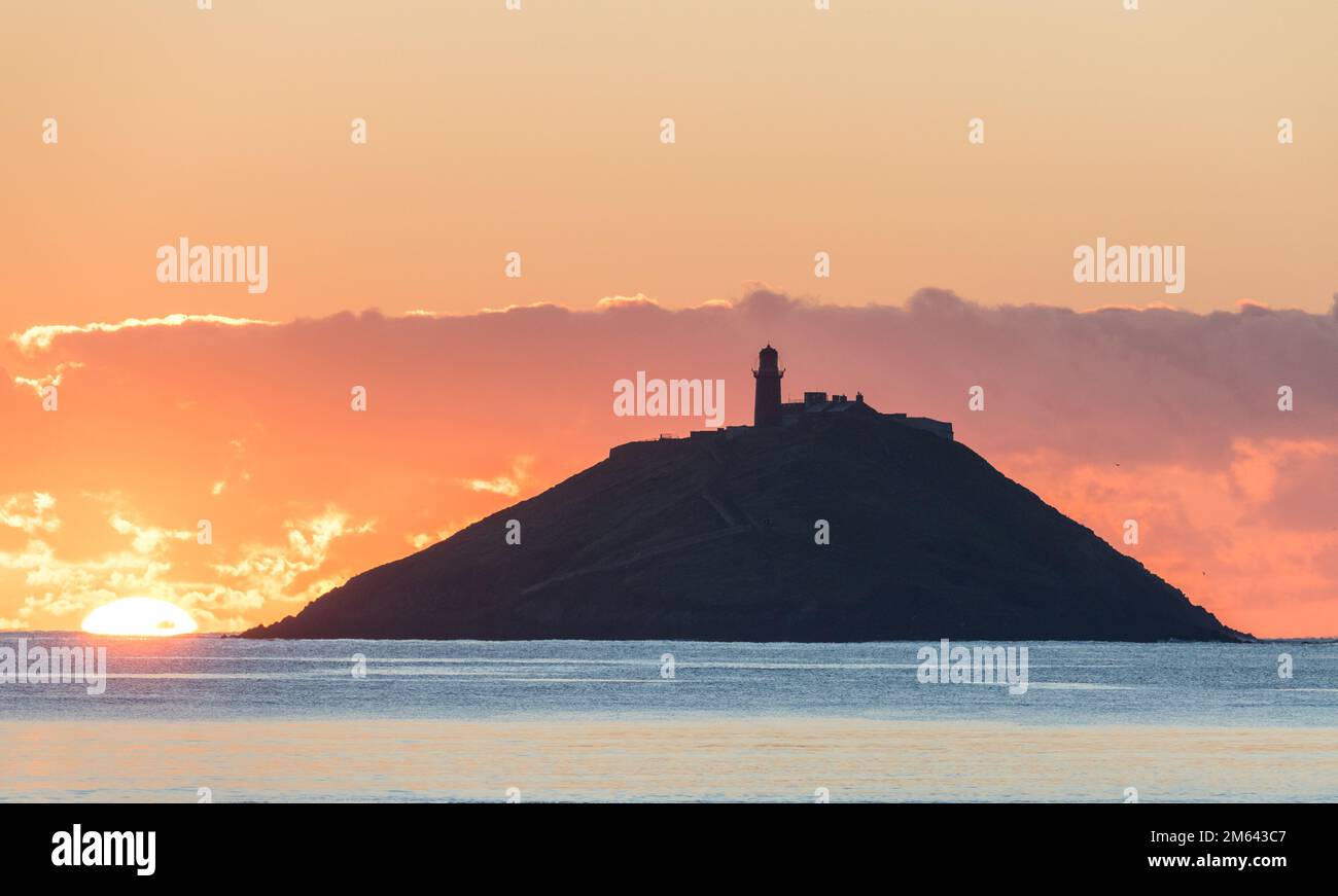 Ballycotton, Cork, Ireland. 02nd January, 2023. Sunrise behing the island and lighthouse in Ballycotton Bay, Co. Cork, Ireland. - Credit; David Creedon / Alamy Live News Stock Photo