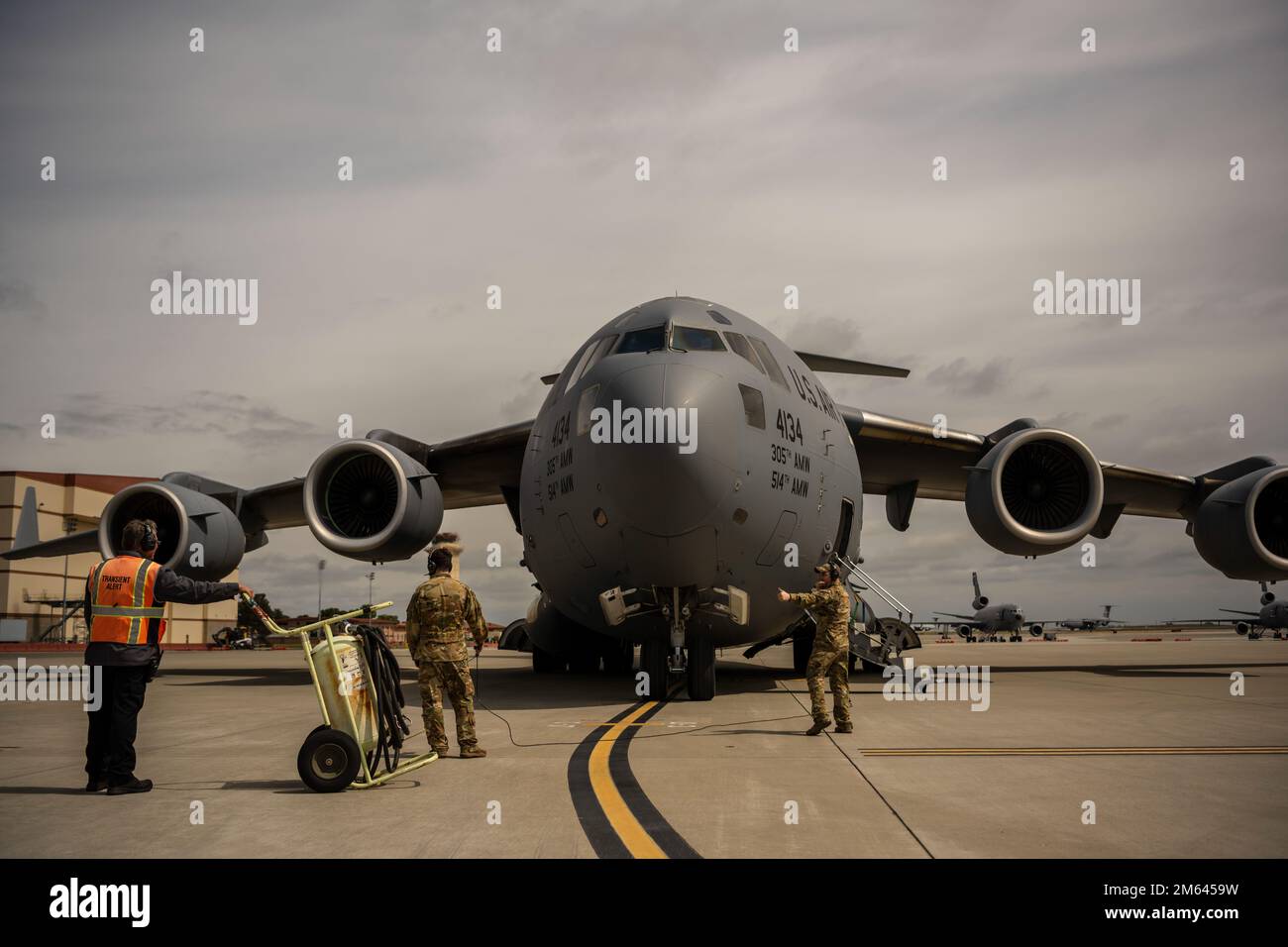 C 17 globemaster iii loadmaster staff hi-res stock photography and ...