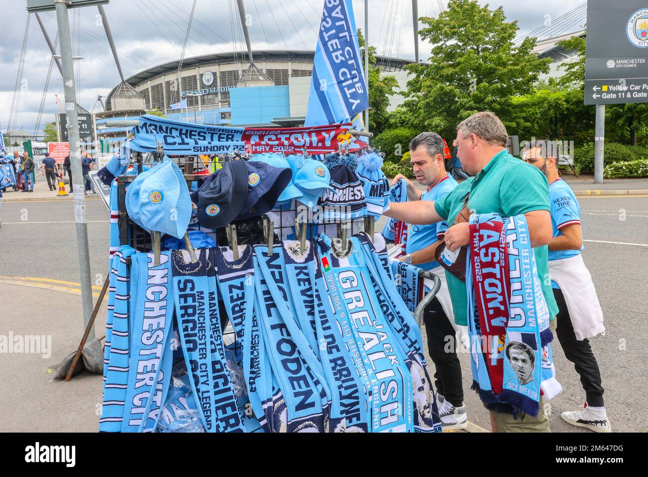Aston villa football scarf hi-res stock photography and Aston villa football scarf hi-res stock photography and