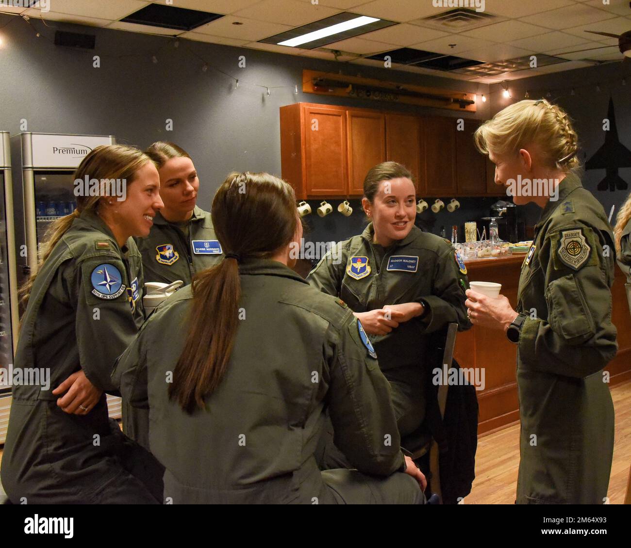 Female instructor pilots and student pilots from the 80th Flying Training Wing speak with Maj. Gen. Jeannie Leavitt, Sheppard Air Force Base, Texas, April 1, 2022. Maj. Gen. Leavitt came to speak at a Euro-NATO Joint Jet Pilot Training graduation and host professional development events for females on Sheppard AFB. Stock Photo