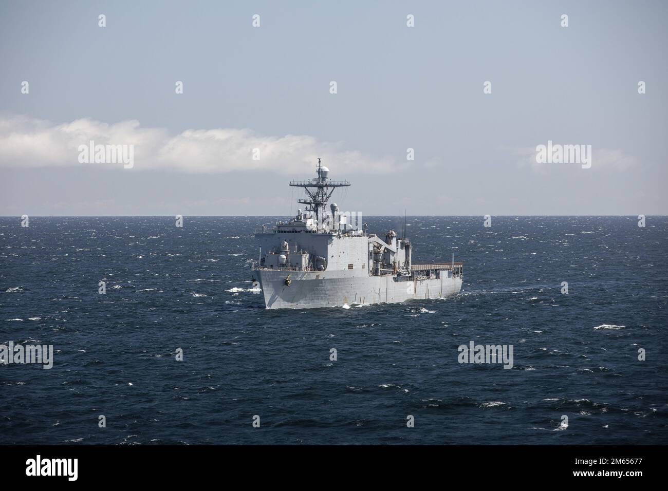 BALTIC SEA (May 16, 2022) - Whidbey Island-class amphibious dock landing ship USS Gunston Hall (LSD 44), sails alongside the Wasp-class amphibious assault ship USS Kearsarge (LHD 3) during maneuvering exercises with the Finnish Navy in the Baltic Sea, May 16, 2022. Kearsarge, flagship of the Kearsarge ARG/MEU team, is on a scheduled deployment under the command and control of Task Force 61/2 while operating in U.S. Sixth Fleet in support of U.S., Allied and partner interests in Europe and Africa. Stock Photo