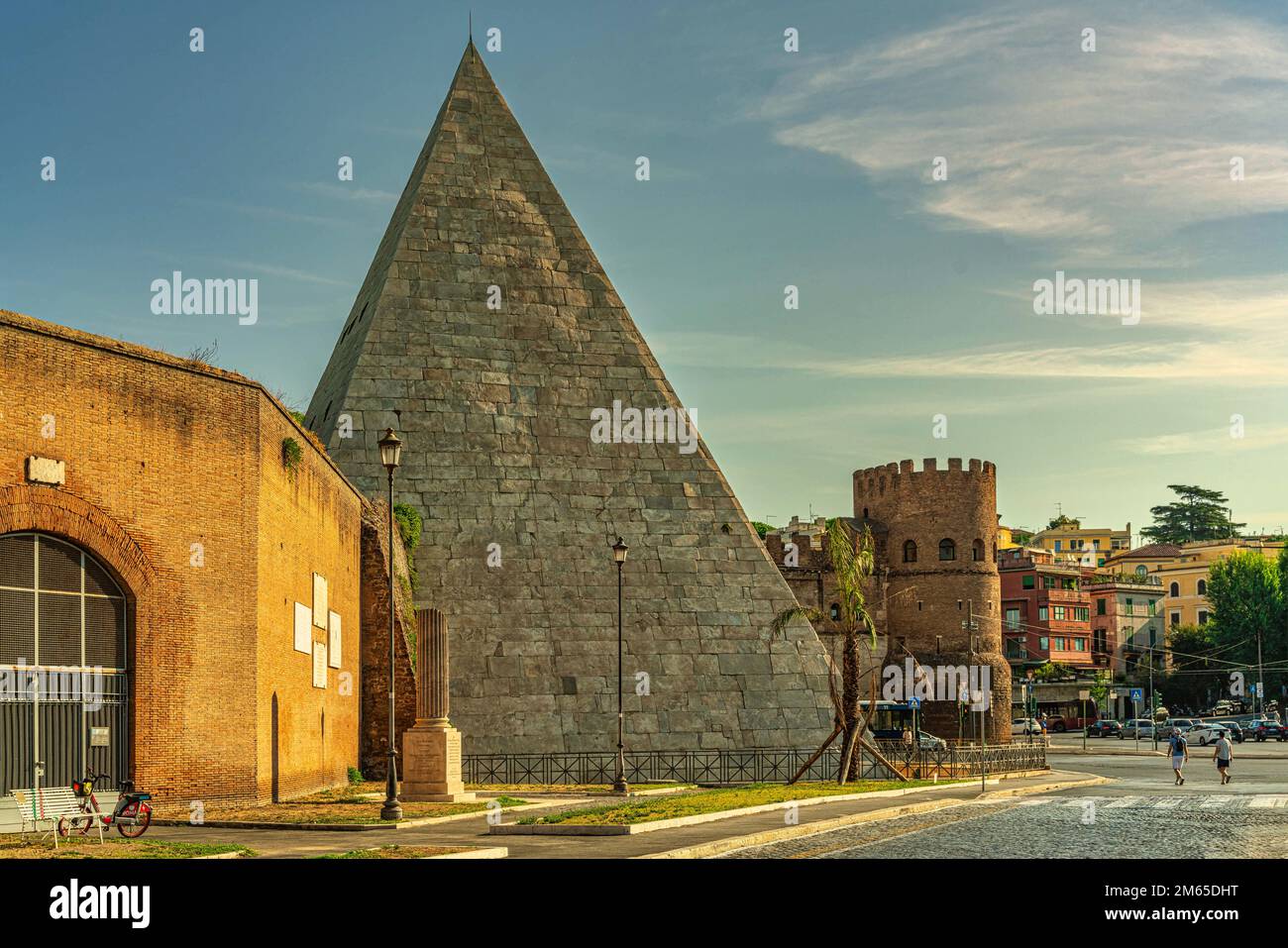 The Roman tomb in the shape of a Pyramid, Pyramid of Caius Cestius, and Porta San Paolo, access to the ancient Aurelian walls. Rome, Lazio, Italy, Stock Photo