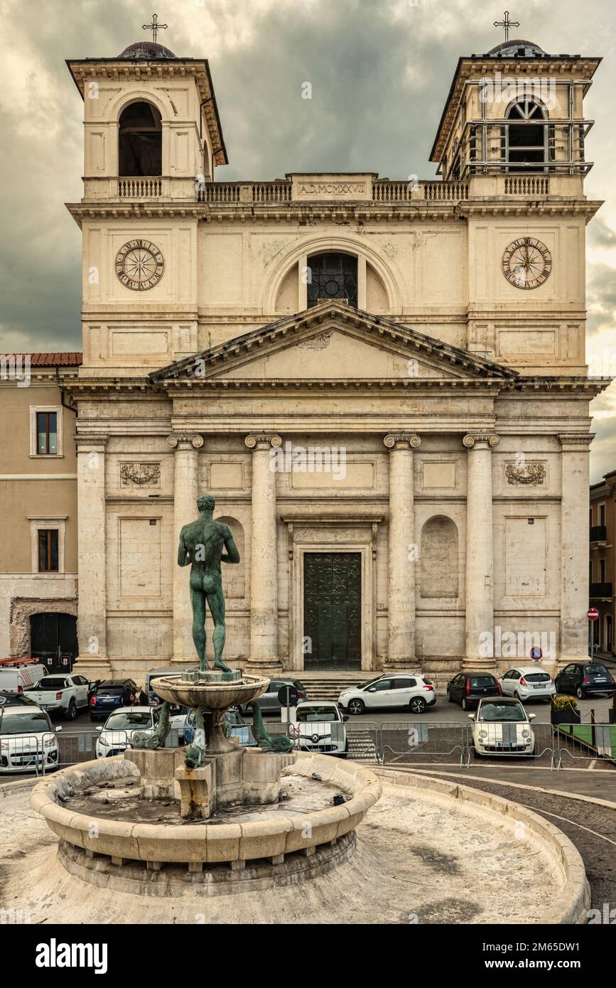 The Cathedral of San Massimo, Cathedral of the city of L'Aquila, restored after the earthquake and the old fountain at the foot of the square. Abruzzo Stock Photo