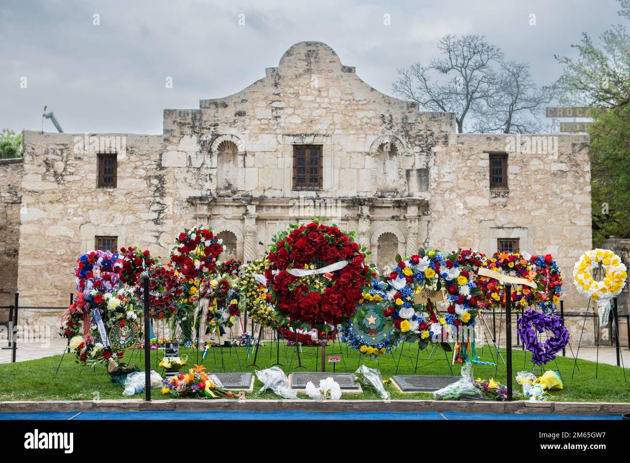 Pilgrimage to the alamo hires stock photography and images Alamy