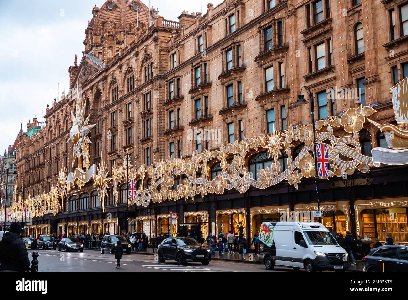 Harrods christmas decorations hires stock photography and images Alamy