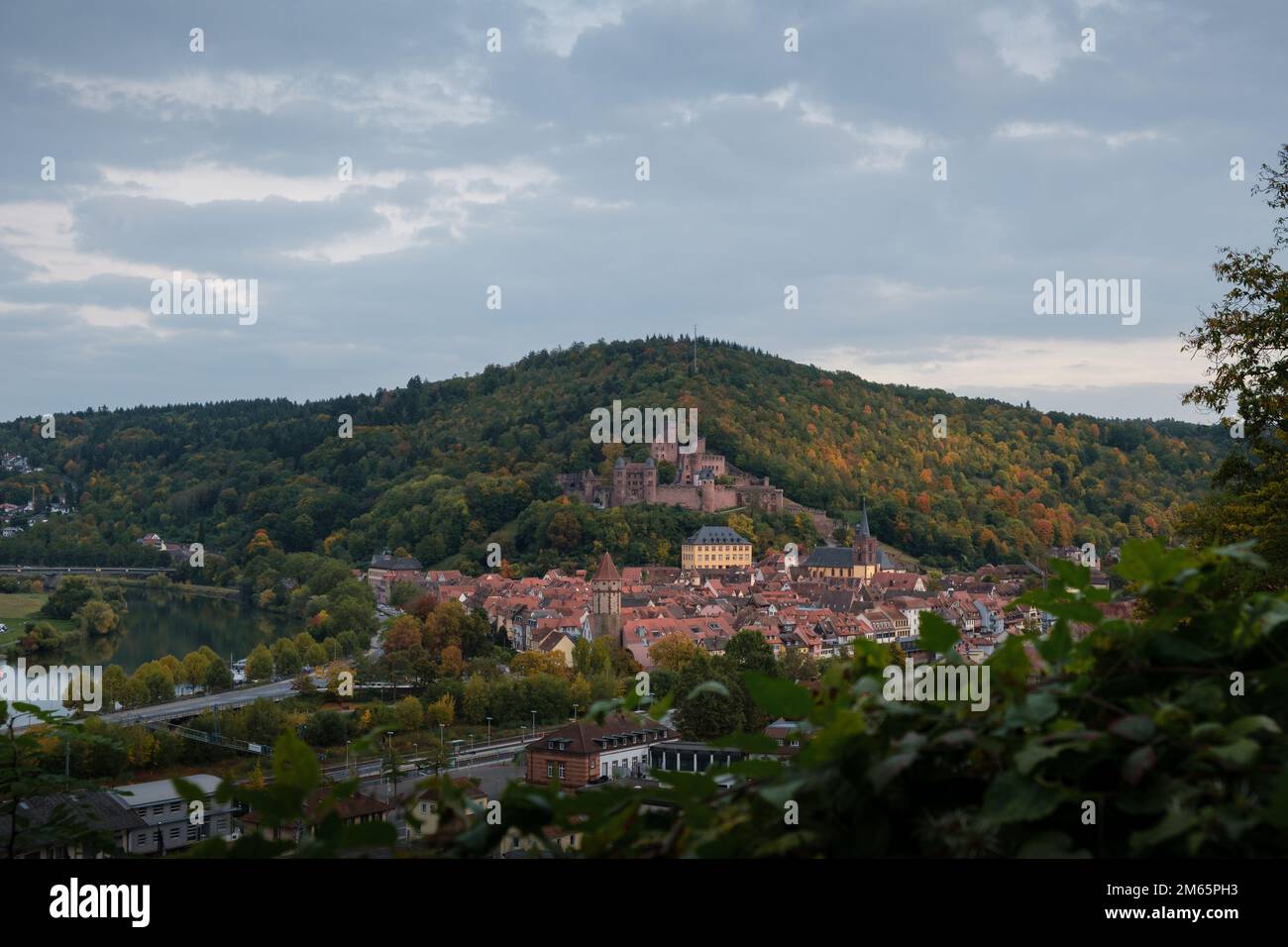 48+ Wertheim Sandsteinmauer, Eine sandsteinmauer ist in der