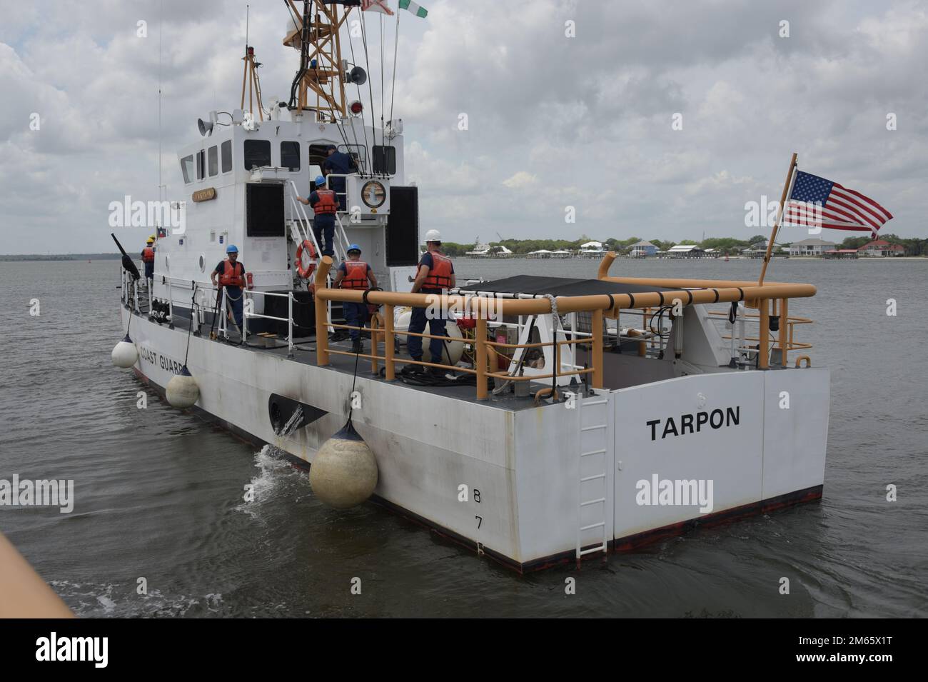 U.S. Coast Guardsmen assigned to the coastal patrol boat USCGC Tarpon (WPB 87310), get underway from Coast Guard Sector Jacksonville, Florida, April 5, 2022. The Tarpon is an 87-foot marine-protector class patrol boat capable of performing search and rescue, law enforcement, fishery patrols, drug interdiction, illegal immigrant interdiction and homeland security duties up to 200 nautical miles offshore. Stock Photo