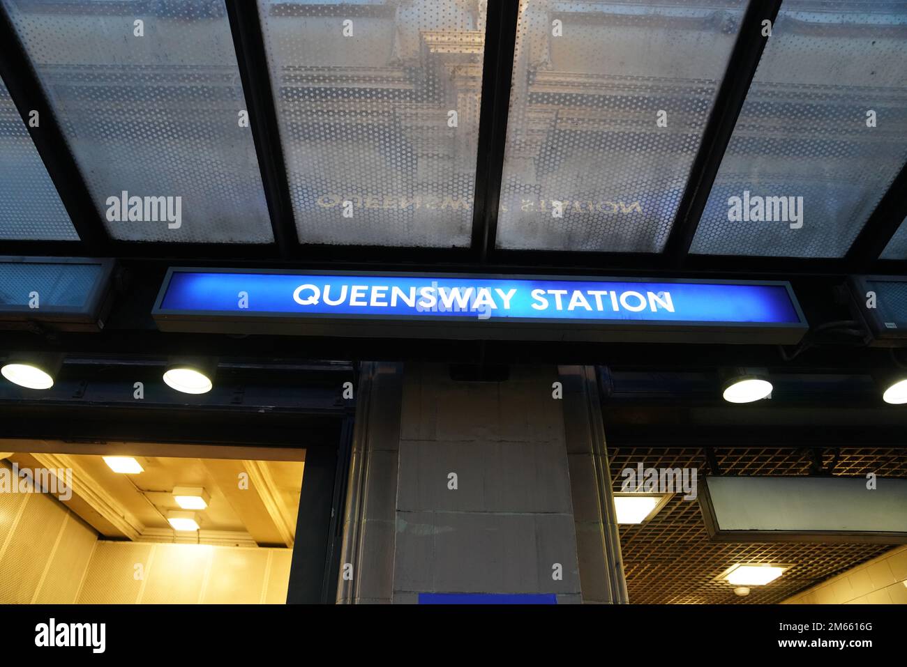 Queensway Underground Station, London Underground, Queensway, City of