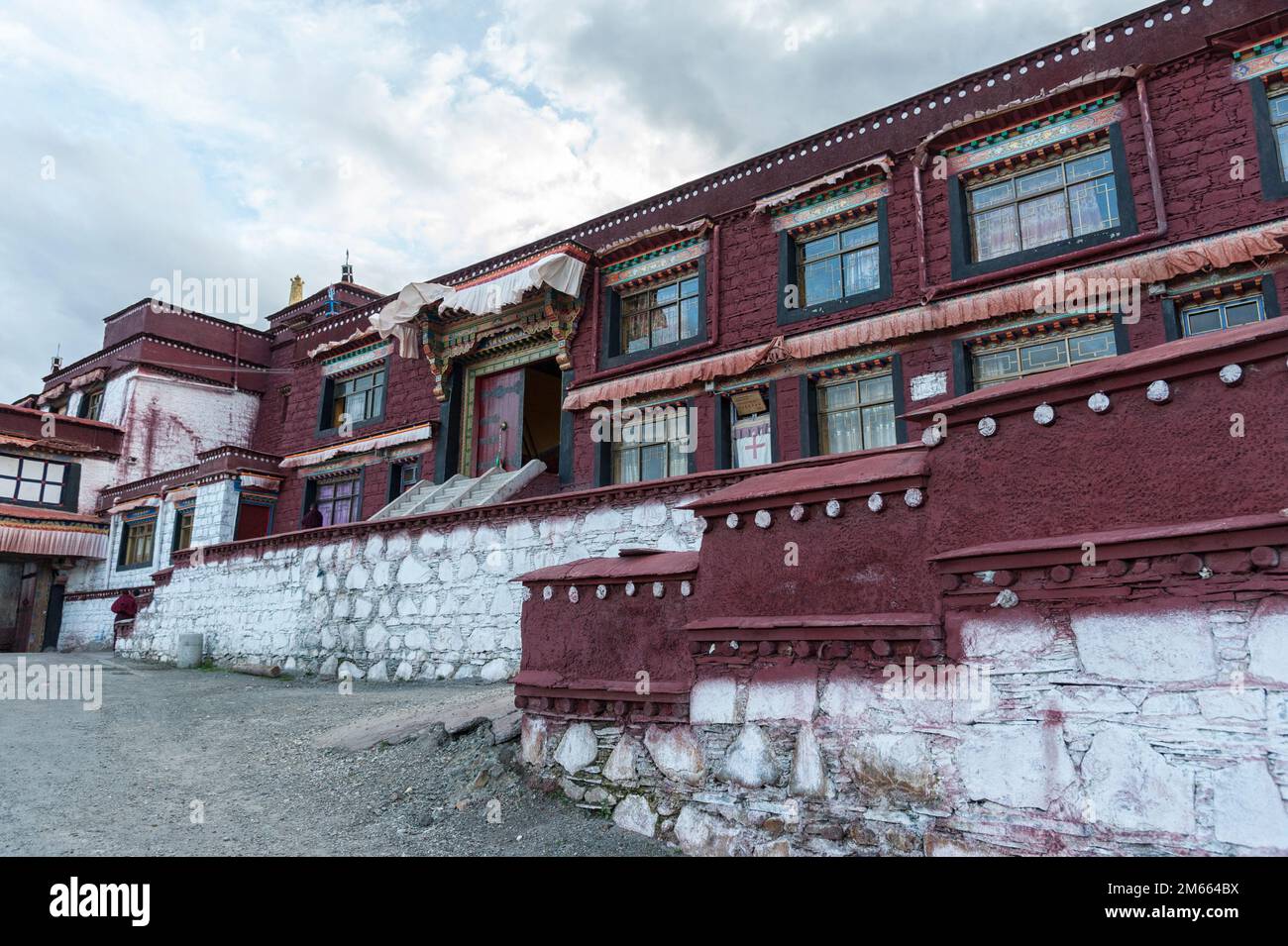 Samding Monastery Beautiful Samding Monastery on Yamdrok Lake, Nangartse - Tibet Stock ...