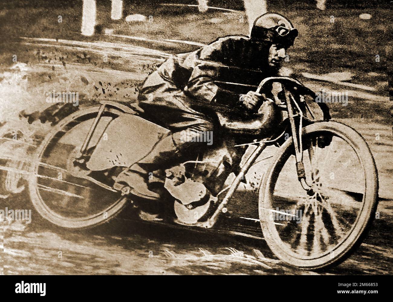 A 1930 portrait of  Australian & International dirt-track rider Frank Arthur in action at the London Speedway, UK.  Fully named Harold Frank Milton Arthur (born 12 December 1908 in Lismore, New South Wales – died 11 September 1972 in Sydney)   He was an international motorcycle speedway rider who won the first Star Riders' Championship, Stock Photo