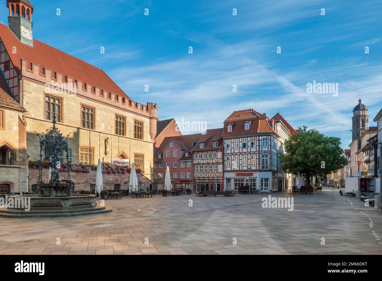 Old town hall in Goettingen with Gaenseliesel fountain, Germany Stock Photo