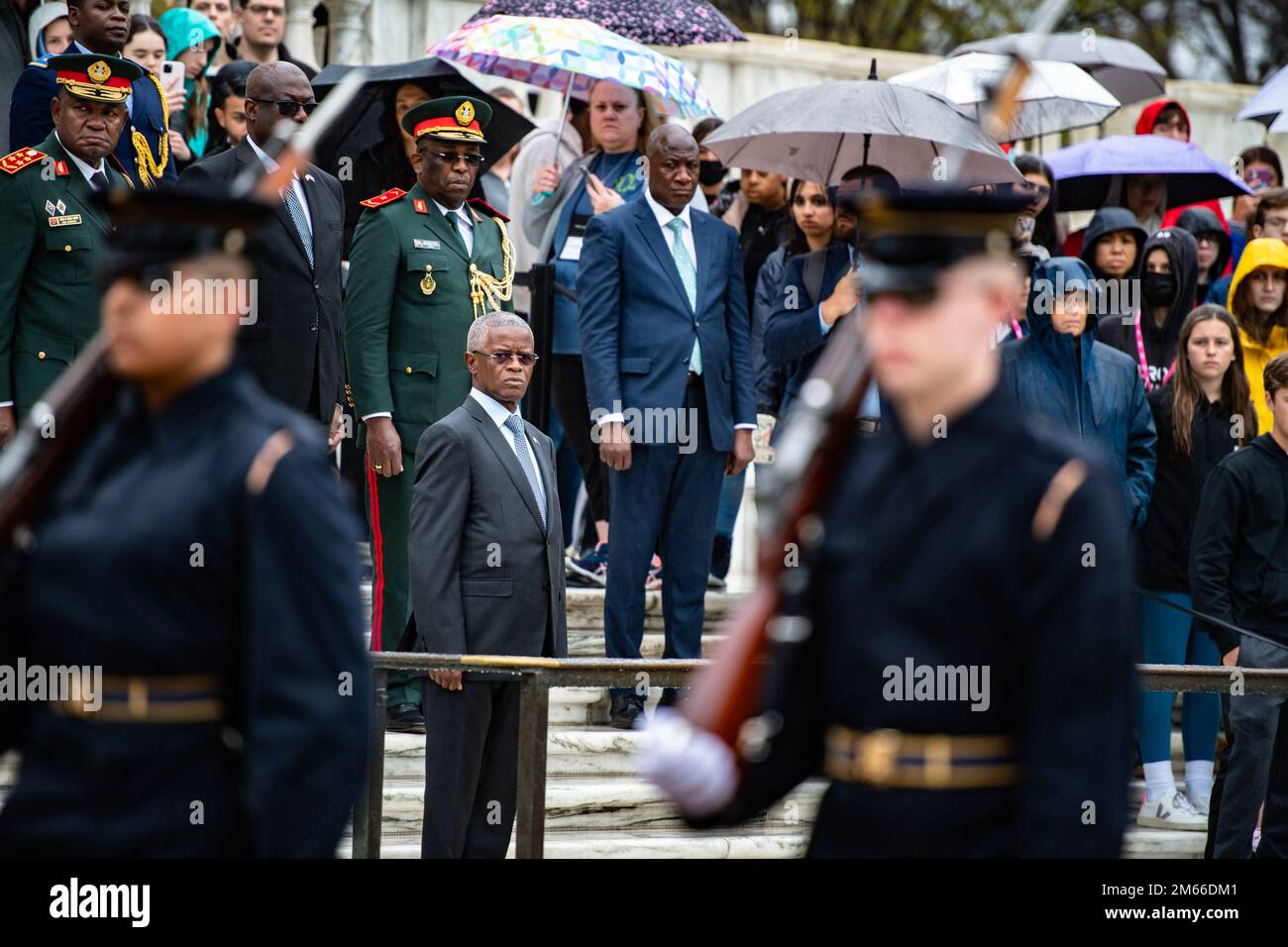 Francisco Pereira Furtado (center), minister of state, Angola, watches the Changing of the Guard at the Tomb of the Unknown Soldier at Arlington National Cemetery, Arlington, Va., April 7, 2022. Stock Photo