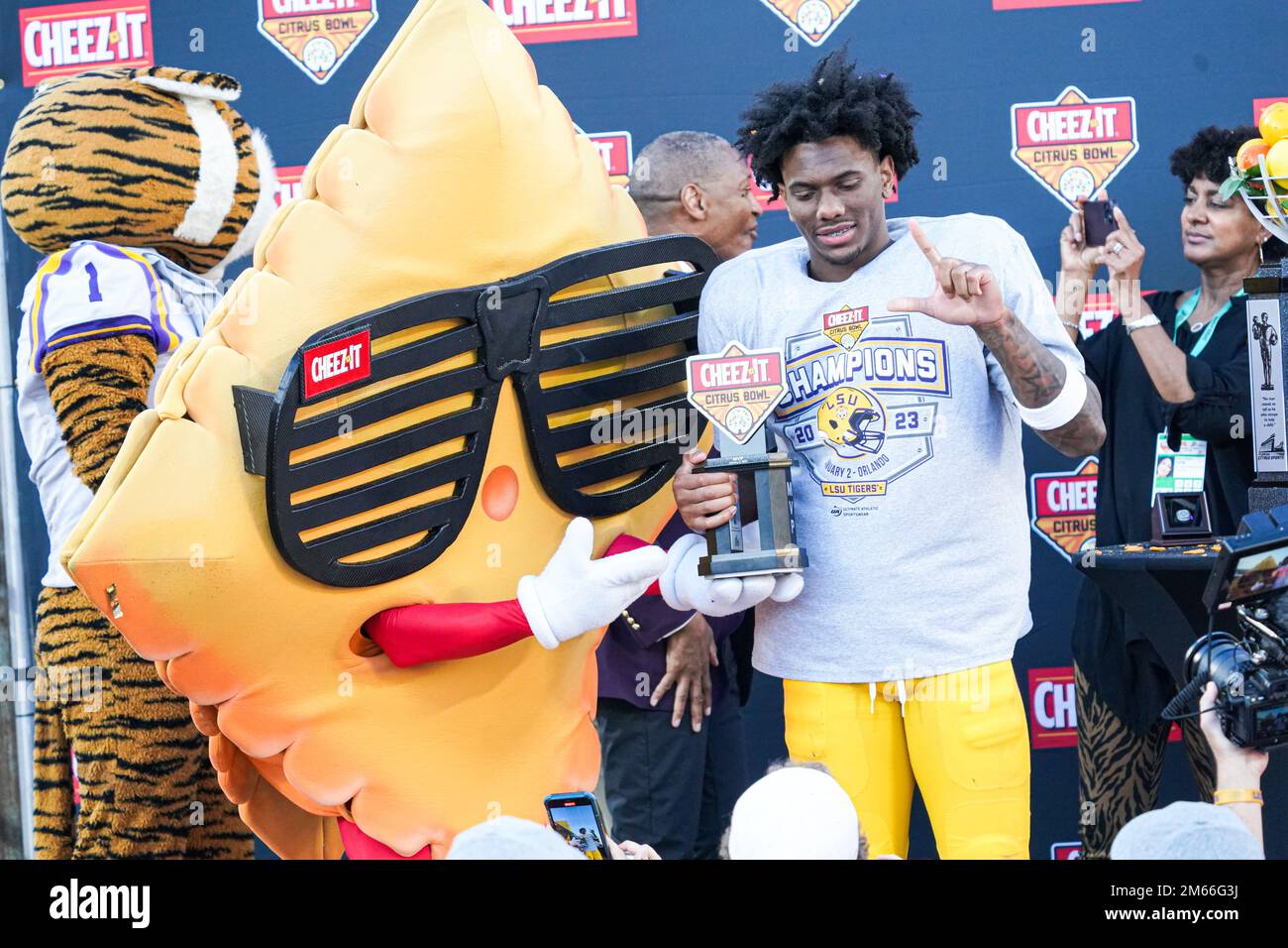 Orlando, Florida, USA, January 2, 2023, LSU player Malik Nabers 8