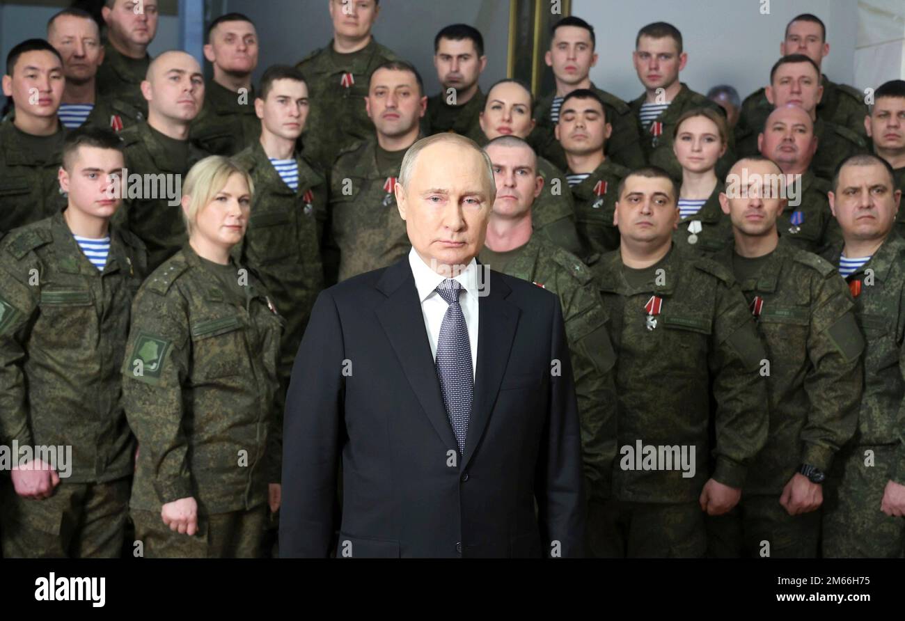 Rostov-on-Don, Russia. 31st Dec, 2022. Russian President Vladimir Putin, center, delivers his New Year address to the nation standing with soldiers from the Donetsk Higher Combined Arms Command School at the Southern Military District headquarters, December 31, 2022 in Rostov-on-Don, Russia. Credit: Mikhael Klimentyev/Kremlin Pool/Alamy Live News Stock Photo