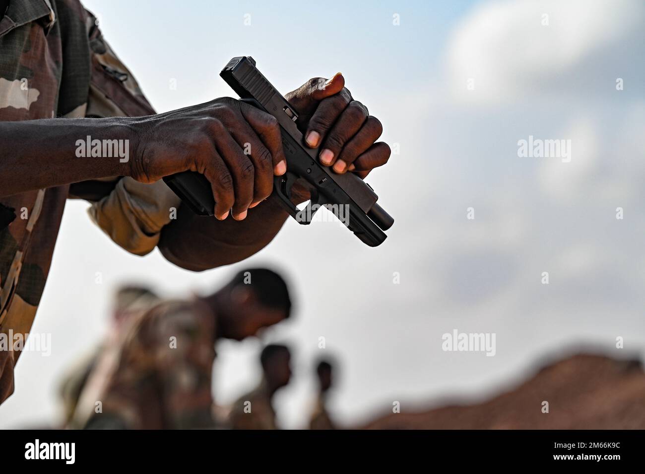 U.S. Army National Guard Soldiers assigned to the 2nd Security Force ...