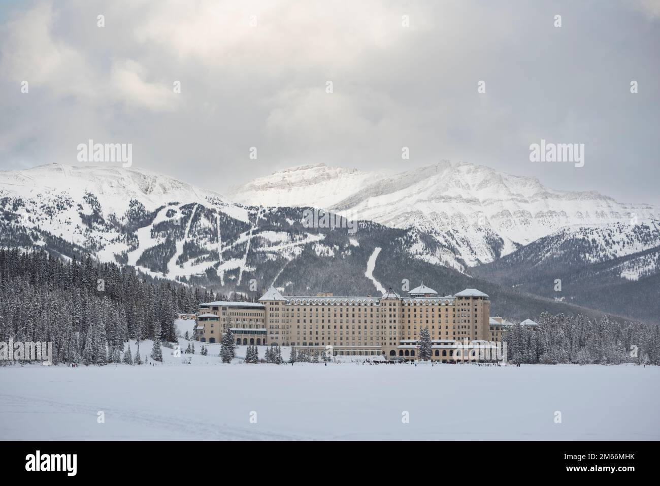 View of the Fairmont Lake Louise chateau, Banff National Park. Alberta ...