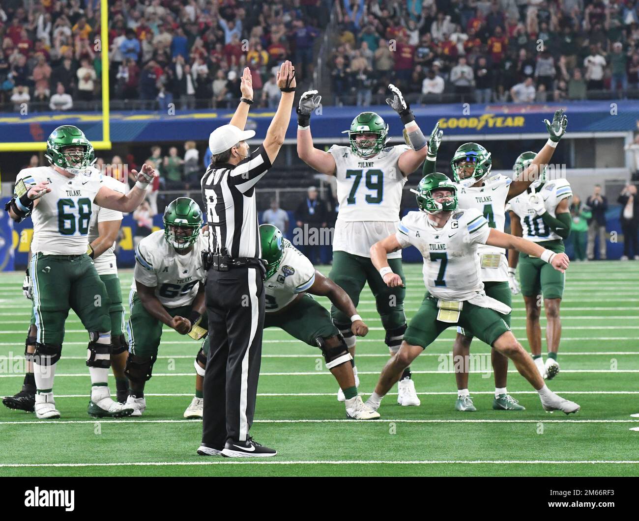 Arlington United States 02nd Jan 2023 Tulane Players React As The arlington-united-states-02nd-jan-2023-tulane-players-react-as-the