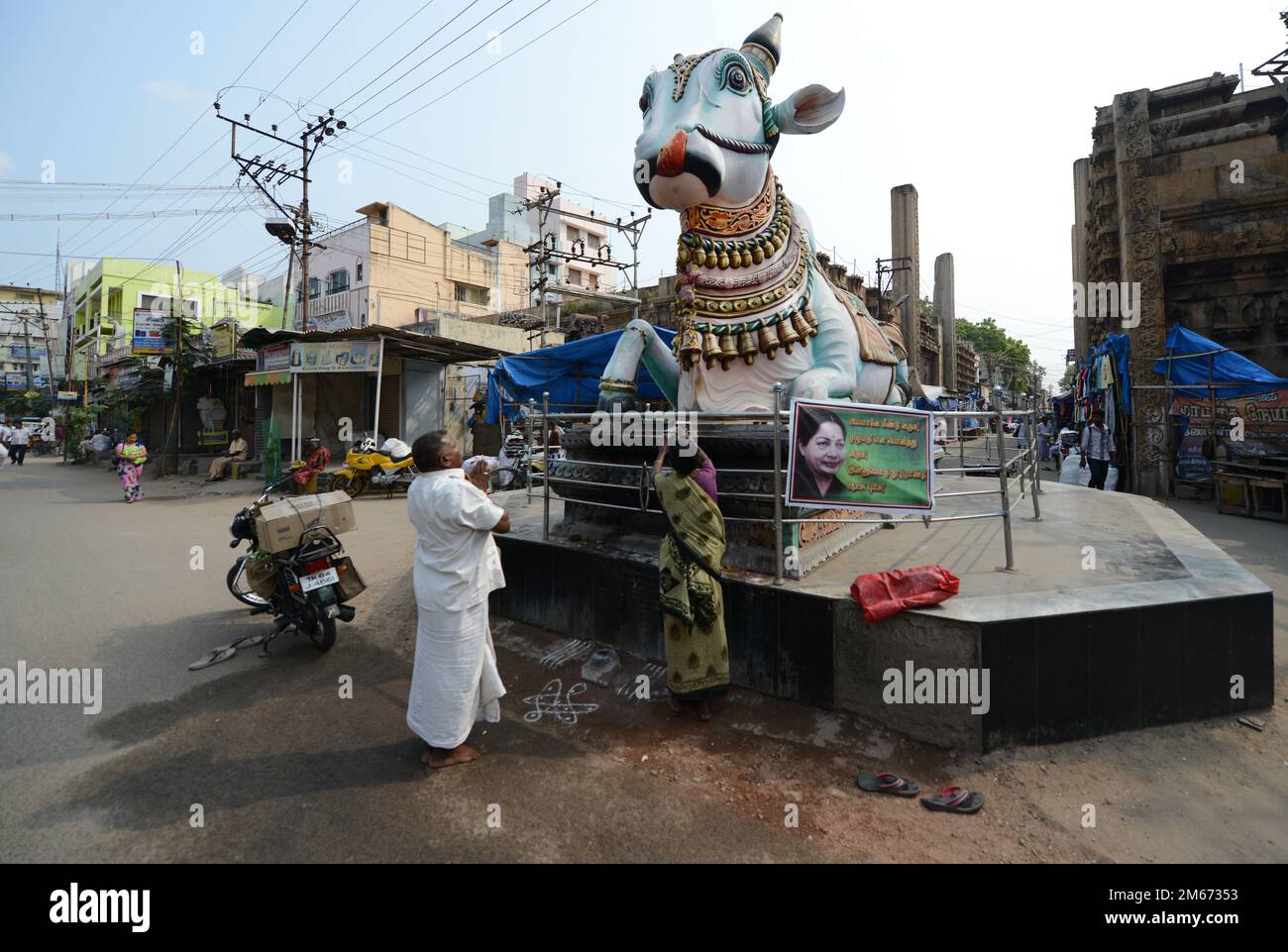 Nandi (Shiva’s bull) statue in a roundabout in the old city of Madurai